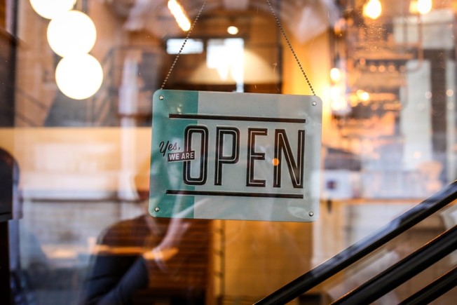 ics2020 shopping sign